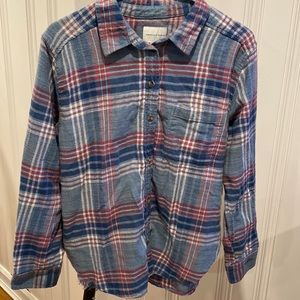 Women’s American Eagle distressed flannel shirt.